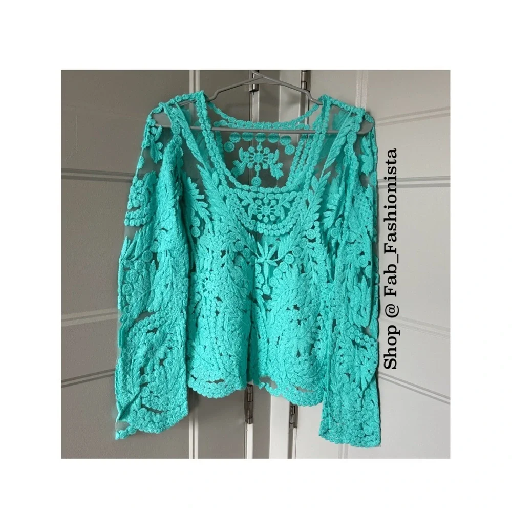 🛍️ Mint floral sheer top